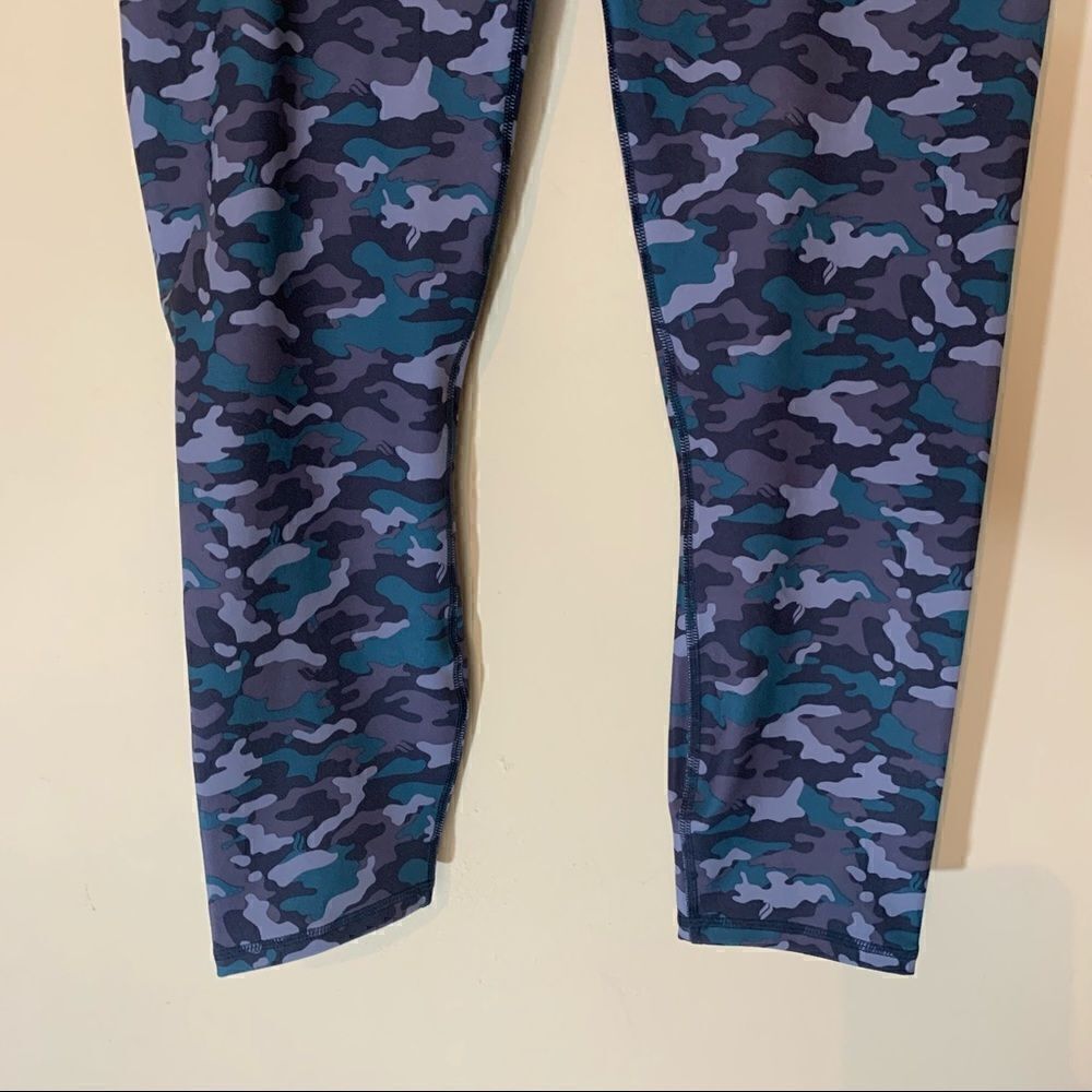 FABLETICS Salar Printed Camo‎ Powerhold Capris Teal Gray Purple Womens Medium - Picture 4 of 14